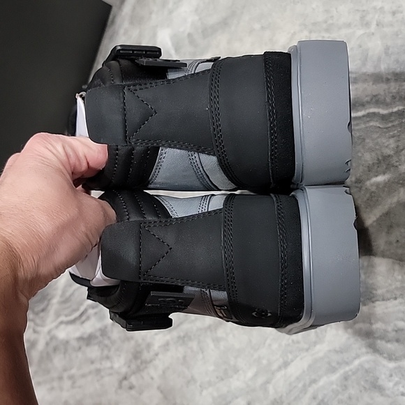 NIB (new in box) Men's UGG size 9 Boots - Picture 4 of 7